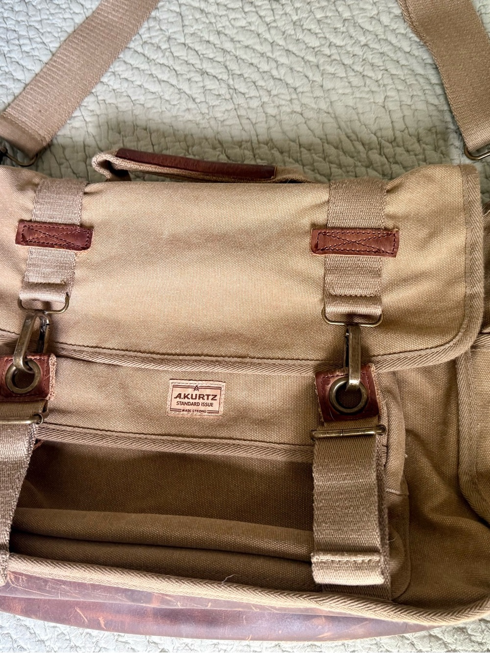 Akurtz Canvas Messenger Bag in Khaki